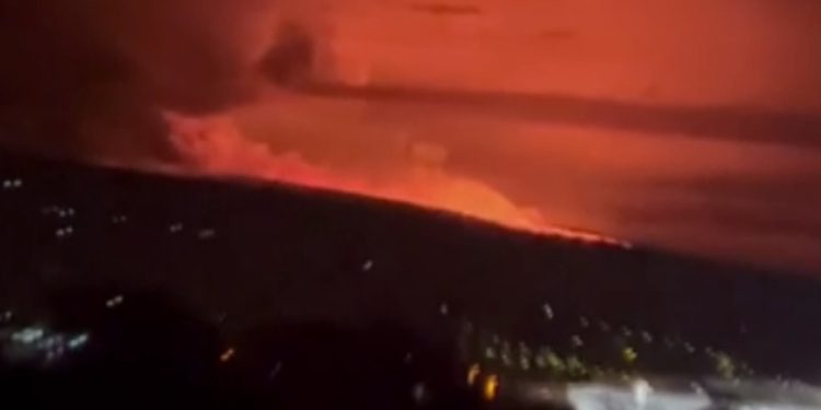 Uyarı seviyesi yükseltildi: Hawaii'deki Mauna Loa Yanardağı'nda patlama ve çok sayıda deprem!