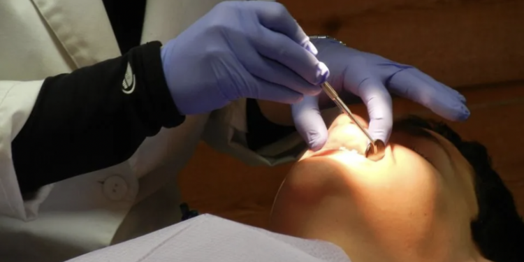 Uzmanlardan porselen diş uyarısı