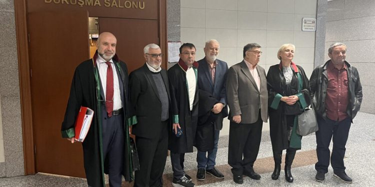 Zaman yazarlarına hapis cezası: ‘Yazılarımdan değil ‘duruşumdan’ dolayı 22 ay hapis yattım’