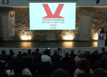 Tiyatro Perdesi Emeğe Saygıyla Açıldı