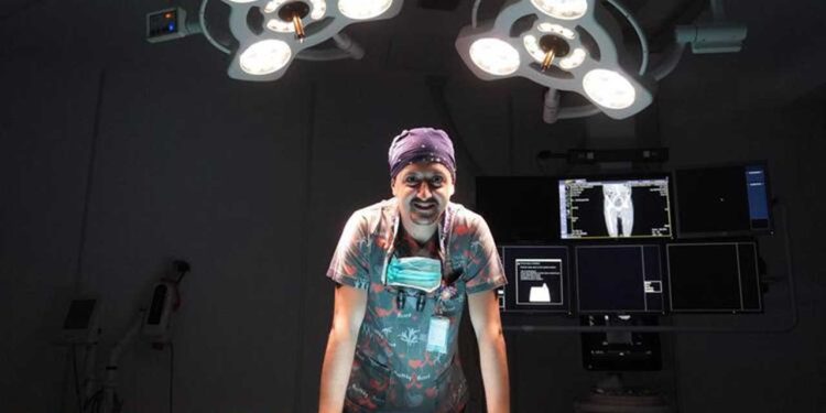 10 saat süren ameliyattan çıkan doktora hasta yakınından saldırı