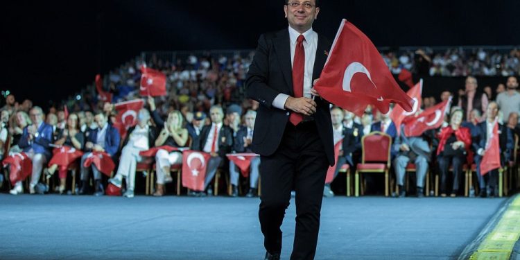 İmamoğlu davası: Savcı siyasi yasak talep etti; İBB Başkanı, halkı Saraçhane’ye çağırdı