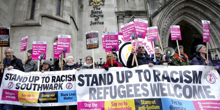 İngiltere Yüksek Mahkemesi sığınmacıları Ruanda’ya gönderme planı ‘yasal’ dedi