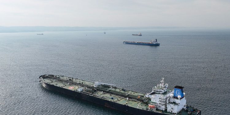 Petrol gemilerinin Boğazlardan geçişine neden izin verilmiyor?
