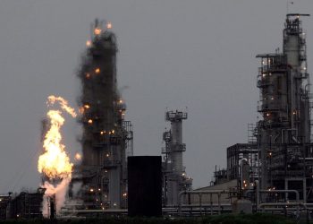 AB, üçüncü ülkelerden alınan ürünlere sınırda karbon vergisi uygulaması üzerinde anlaştı