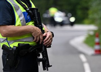 Almanya’da ‘darbe planlayan’ aşırı sağcı örgüte operasyon: Çok sayıda gözaltı