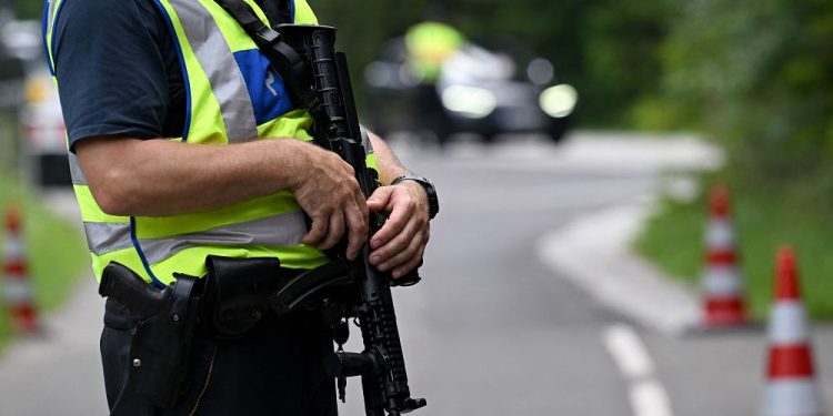 Almanya’da ‘darbe planlayan’ aşırı sağcı örgüte operasyon: Çok sayıda gözaltı