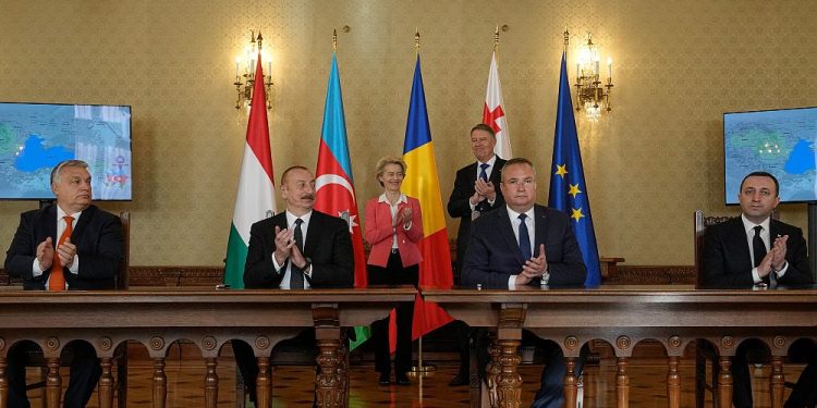 AB, Karadeniz’in altına döşeyeceği hatla Azerbaycan elektriğini Avrupa’ya taşıyacak