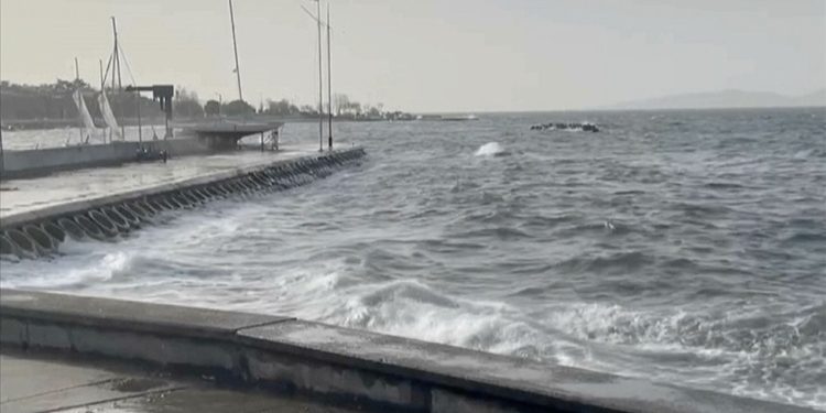 İstanbul’da vapur seferlerine lodos engeli