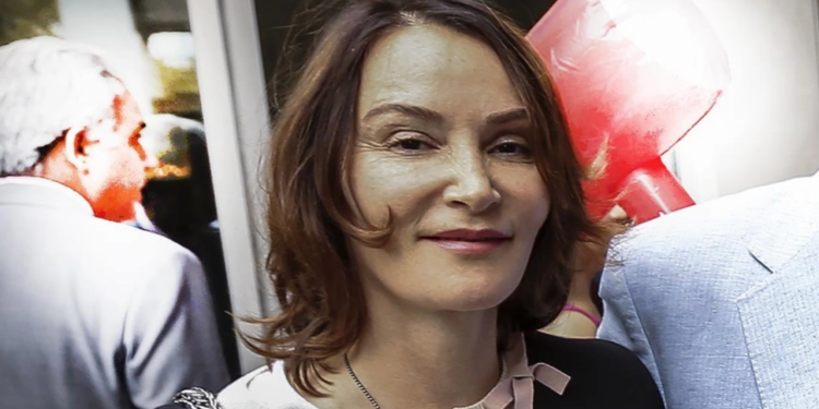 20 yıldır AKP'yi eleştiremeyen Aslı Baykal'ın hedefinde altılı masa var