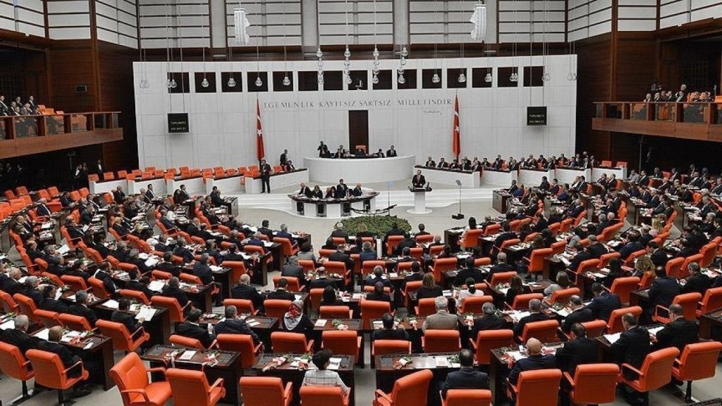 2023 bütçesi: Faize gidecek parayla, eğitime gidecek para aynı