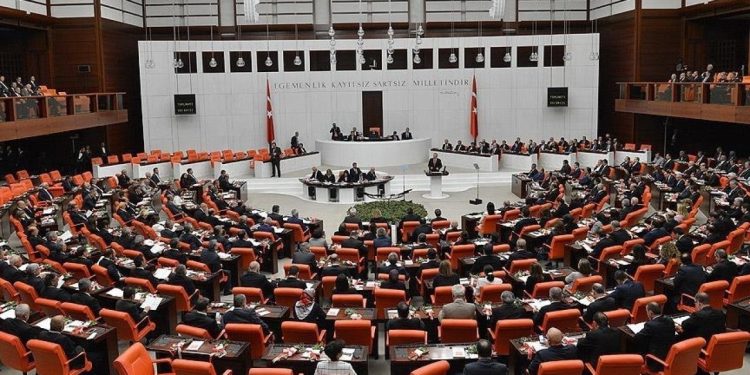 2023 bütçesi: Faize gidecek parayla, eğitime gidecek para aynı