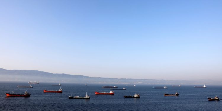 FT: “Petrol Tankerleri Türkiye Açıklarında Kuyrukta”