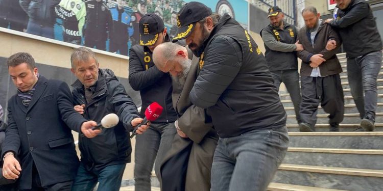 6 yaşındaki çocuğa istismar: Tacizci ‘koca’ ve baba adliyede