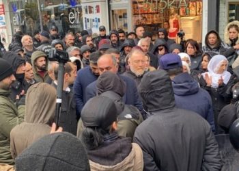 Wan’da saldırıya rağmen yürüyüş: Bijî berxwedana Îmralîyê