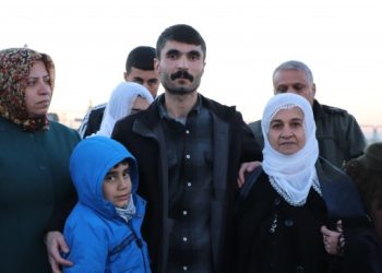 Tahliye olan Yıldız, sloganlar eşliğinde karşılandı