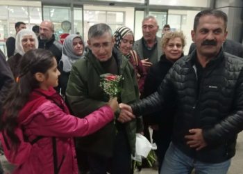Tahliye olan Çelik Amed’te karşılandı