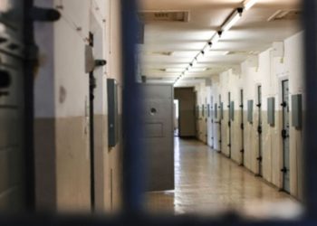 Dumlu Cezaevi’nde pencerelere tel örgü çekildi