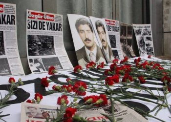 Bombalanan gazetenin önünden seslendiler: Susmayacağız