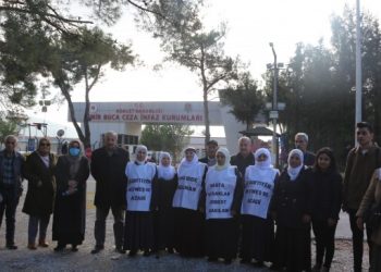 Adalet Nöbeti’nde ‘tecrit kaldırılsın’ çağrısı
