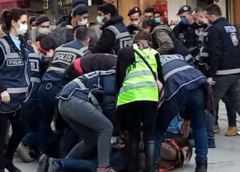 Tanıkları polis olan davada hak savunucularına ceza