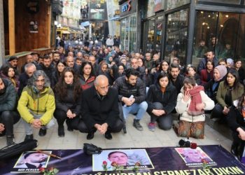 Paris Katliamı ve gözaltılar protesto edildi