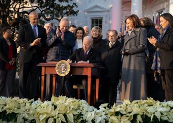ABD Başkanı Joe Biden eşcinsel evliliği koruma altına alan yasayı onayladı