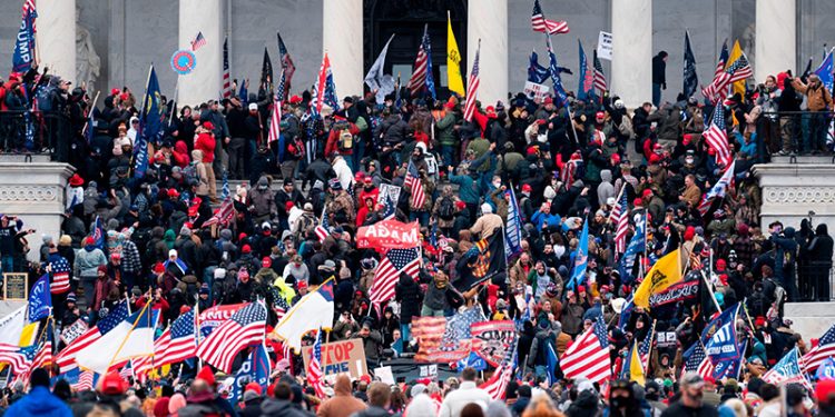 ABD'de 6 Ocak 2021'deki Kongre baskınını soruşturan Temsilciler Meclisi Özel Komitesi yayınladığı nihai raporda eski ABD Başkanı Donald Trump'ı halkın iradesi ve demokrasiyi yok saymak için "çok yönlü bir komplo kurmakla" suçladı.