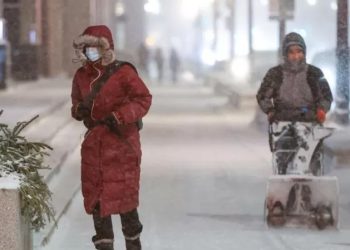 Uzmanlar ABD ve Kanada’da hızla soğuyan havanın, 5-10 dakika içinde çıplak tende "soğuk ısırmasına" yol açabileceği uyarısında bulundu.