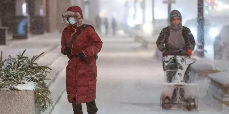Uzmanlar ABD ve Kanada’da hızla soğuyan havanın, 5-10 dakika içinde çıplak tende "soğuk ısırmasına" yol açabileceği uyarısında bulundu.