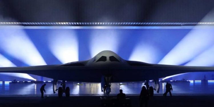 ABD yeni hayalet uçağı B-21'i tanıttı