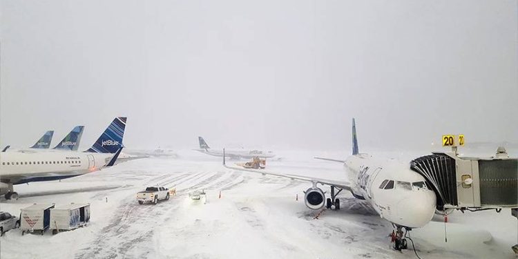 ABD'de 2 binden fazla uçuş kar fırtınası nedeniyle iptal edildi
