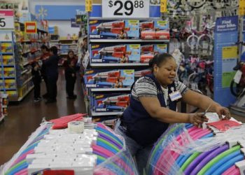 ABD'de tüketici fiyat endeksi (TÜFE) Kasım'da tahminlerin altında gerçekleşti. Bu yavaşlama, enflasyonda en kötüsünün geride kalmış olabileceğine işaret etti.