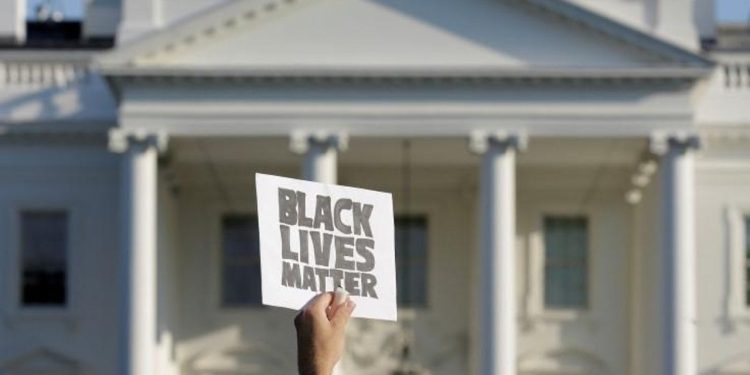 ABD'de ırkçılık: Siyah Airbnb müşterisini sokakta silahla vurdu