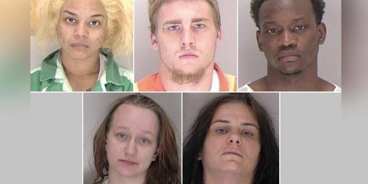 ABD'de polis, köpek kulübesinde 'seks kölesi' olarak tutulan bir kadını kurtardı