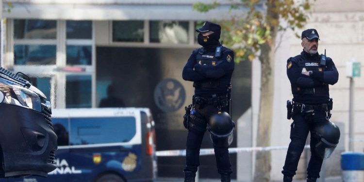 ABD'nin Madrid Büyükelçiliğine de bombalı mektup gönderildi