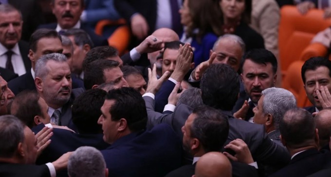 AKP ve CHP arasında ‘Zindaşti’ tartışması