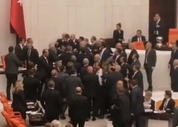 AKP ve İYİ Partililer arasında yumruklu kavga