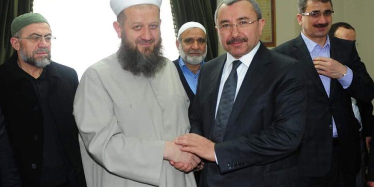 AKP’li Başkan, Yusuf Ziya Gümüşel’i makamında ağırlamış!