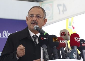 AKP Genel Başkan Yardımcısı Mehmet Özhaseki, Türkiye’nin Almanya ve ABD’yle kıyaslandığını ve bu ülkelerle eşit seviyeye geldiğini, hatta geçtiğini iddia etti.