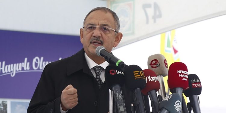 AKP Genel Başkan Yardımcısı Mehmet Özhaseki, Türkiye’nin Almanya ve ABD’yle kıyaslandığını ve bu ülkelerle eşit seviyeye geldiğini, hatta geçtiğini iddia etti.