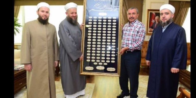 AKP’li başkan, çocuk istismarıyla gündeme gelen tarikat lideri Gümüşel’i makamında ağırlamış