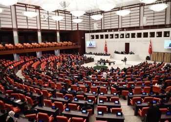 AKP’nin ‘başörtüsüne güvence’ olarak sunduğu anayasa teklifi Meclis’te