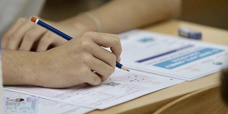 AÖL Sınavı’nda toplu kopyada 60 bin iptal