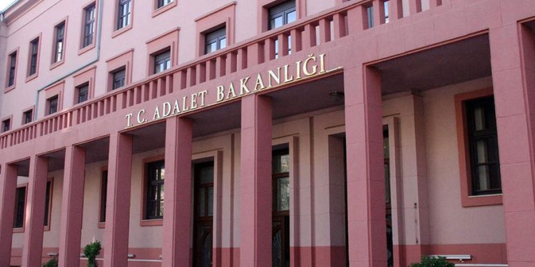 Adalet Bakanlığı’ndan personele 26,5 TL giyim yardımı