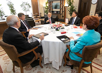 Adaylık tartışmalarını hatırlattı, muhalefeti uyardı: 'Erdoğan buldozer gibi ezip geçer'