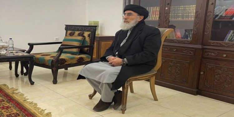 Afganistan'da eski başbakana suikast girişimi: Hikmetyar yara almadan kurtuldu