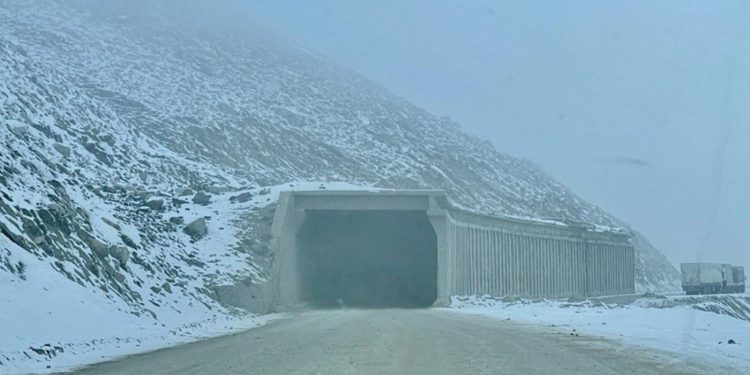 Afganistan'da yakıt tankerinin tünelde patlaması sonucu 19 kişi öldü