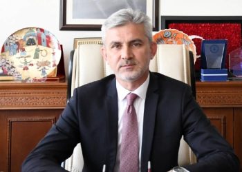 Aile Bakanlığı'na bağlı Antalya İl Müdürü'nden istismara adı karışan tarikata destek
