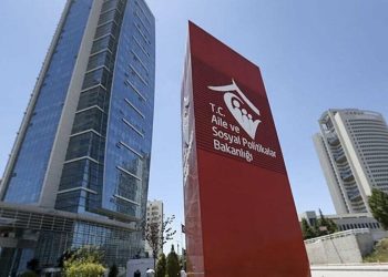 Aile Bakanlığı'ndan dikkat çeken anket: 'Kadının çalışmasını uygun buluyor musunuz?'